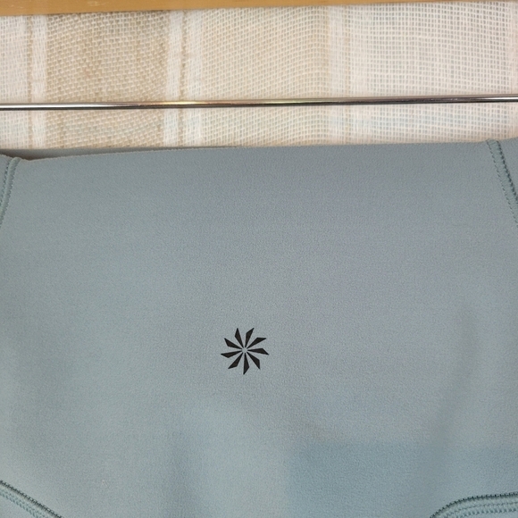Athleta Salutation Stash Pocket 2 7/8 Tights Leggings Seafoam Green Size Small - Picture 3 of 13